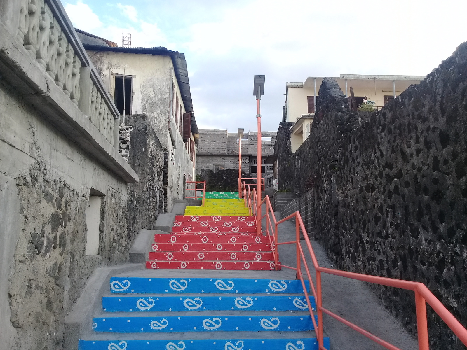 image Vie locale / Les escaliers du quartier Chongodju